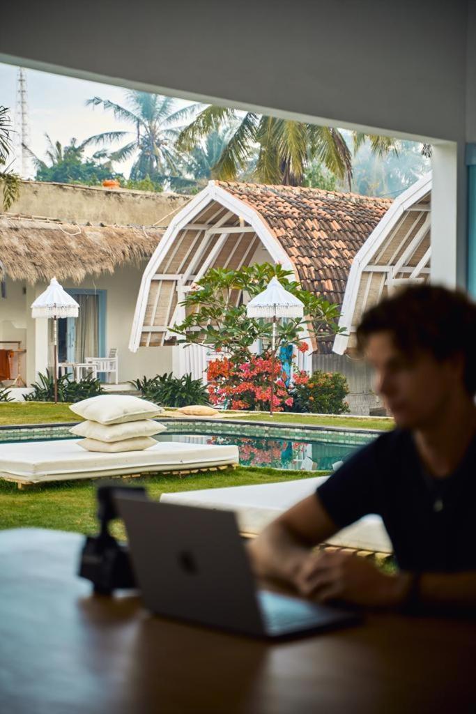 Dream Cowork Hotel Kuta  Exterior photo
